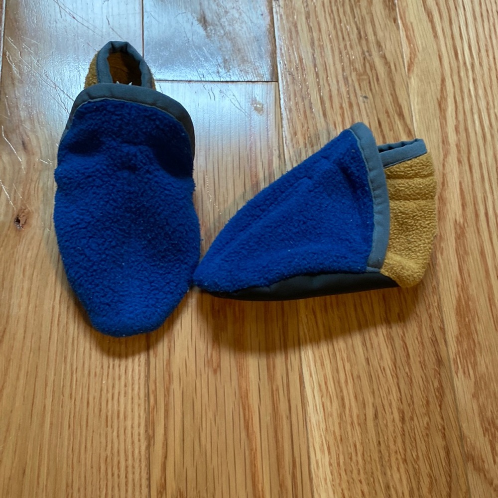 Patagonia synchilla slippers